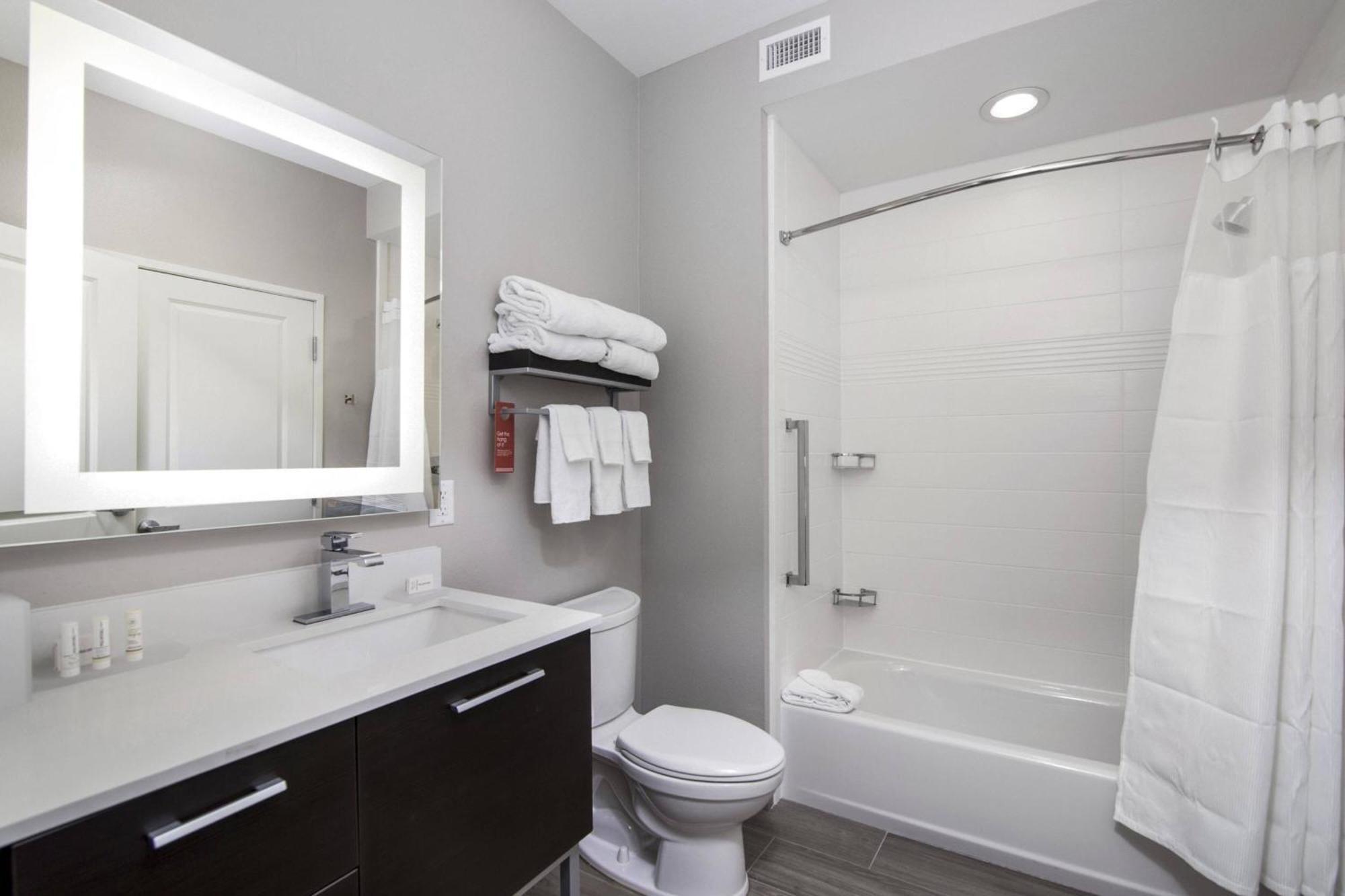 Towneplace Suites By Marriott Houston Hobby Airport Exterior foto